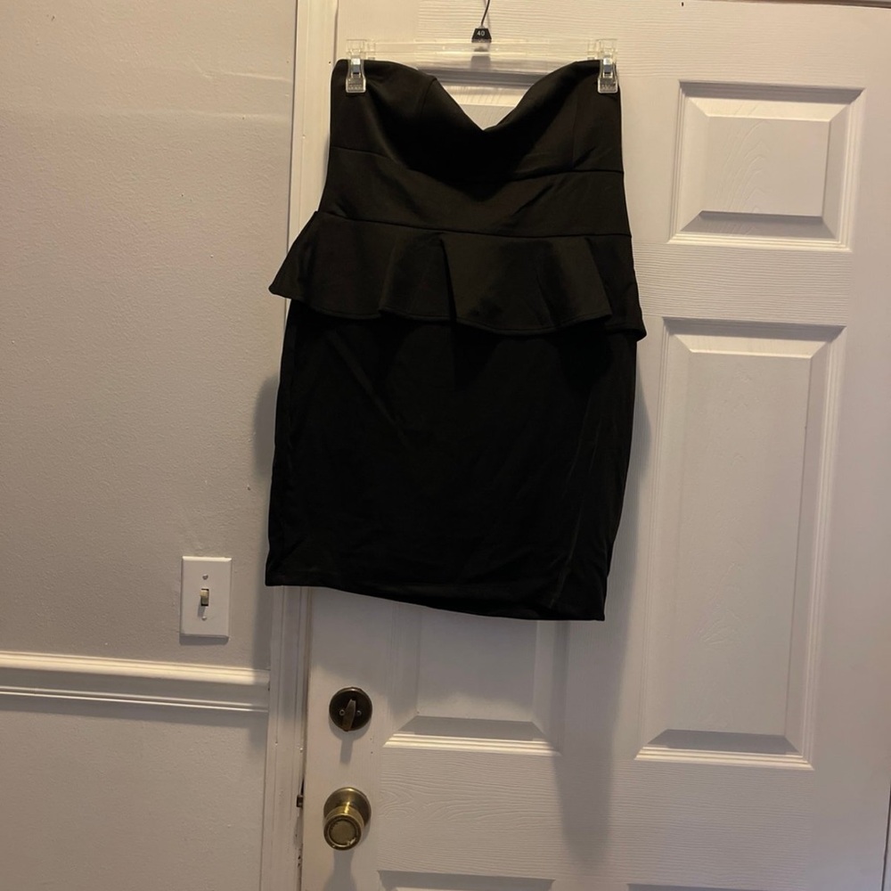 Elegant Black Strapless Dress